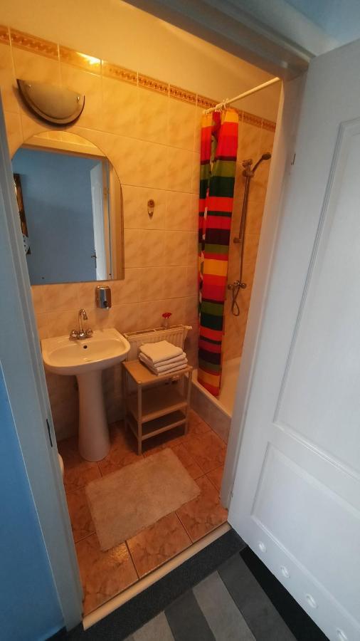 Hotelowe Pokoje J.Bukowiecka Tuszyn Esterno foto
