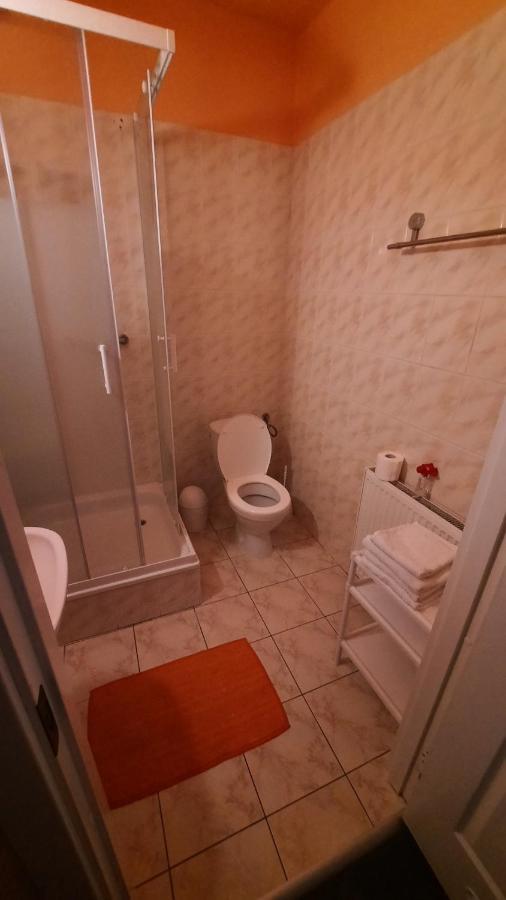 Hotelowe Pokoje J.Bukowiecka Tuszyn Esterno foto