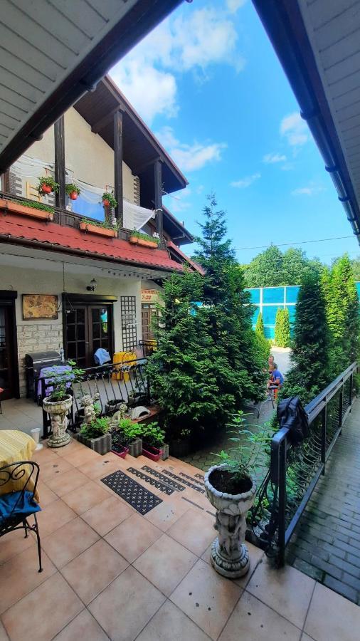 Hotelowe Pokoje J.Bukowiecka Tuszyn Esterno foto